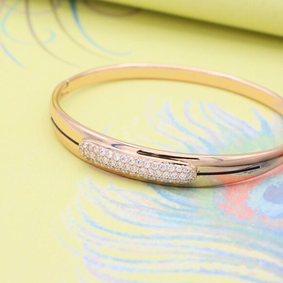Elegant Rose Gold Bangle with Pavé Accents in Classic Oval Design, XPBL0425 - Picture 4 of 12